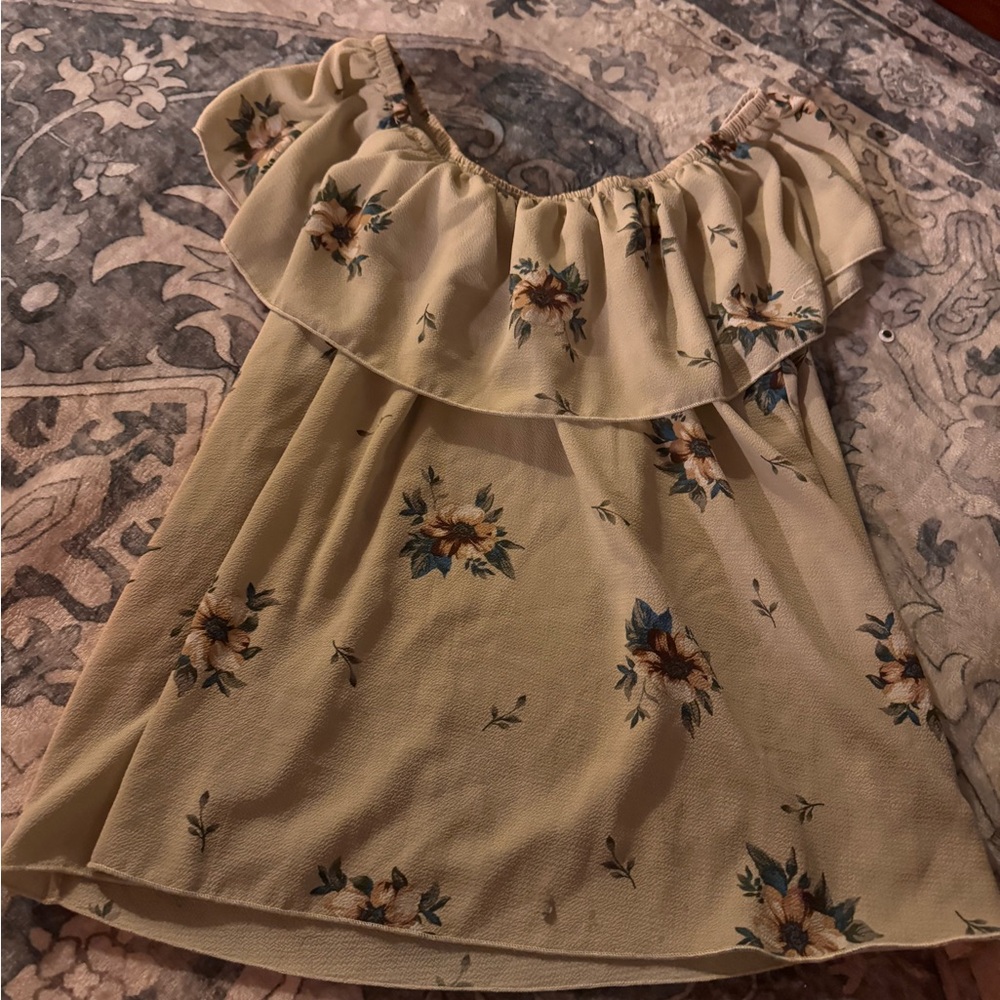 Floral Ruffle Off-Shoulder Top - Picture 2 of 7